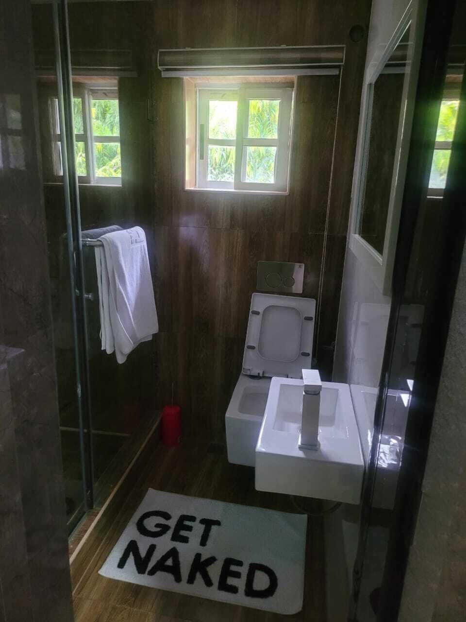 Luxury Suite | Bathroom | Slippers