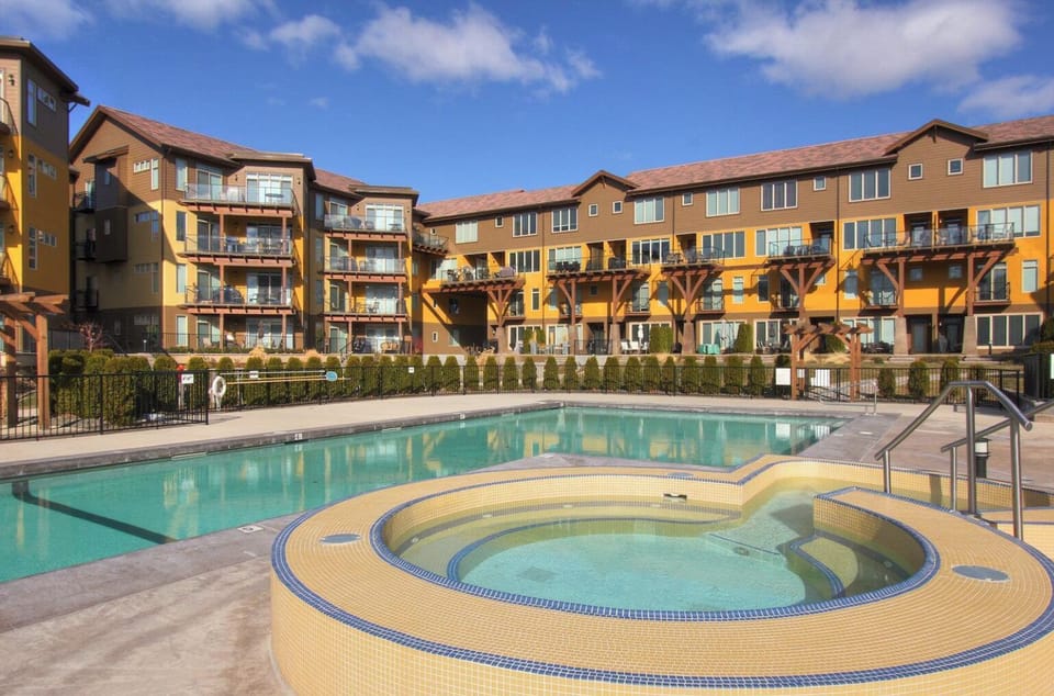 hotub and pool