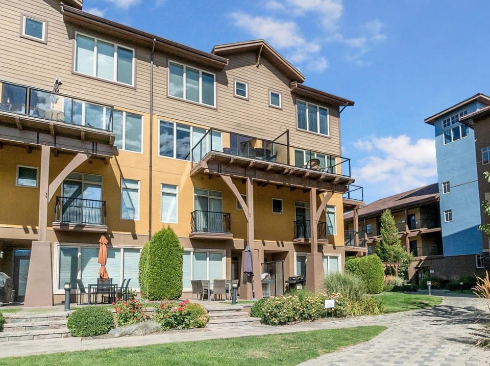 balcony on left