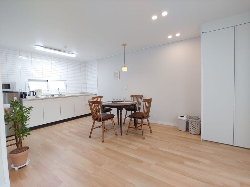 15PY Suite | Free WiFi