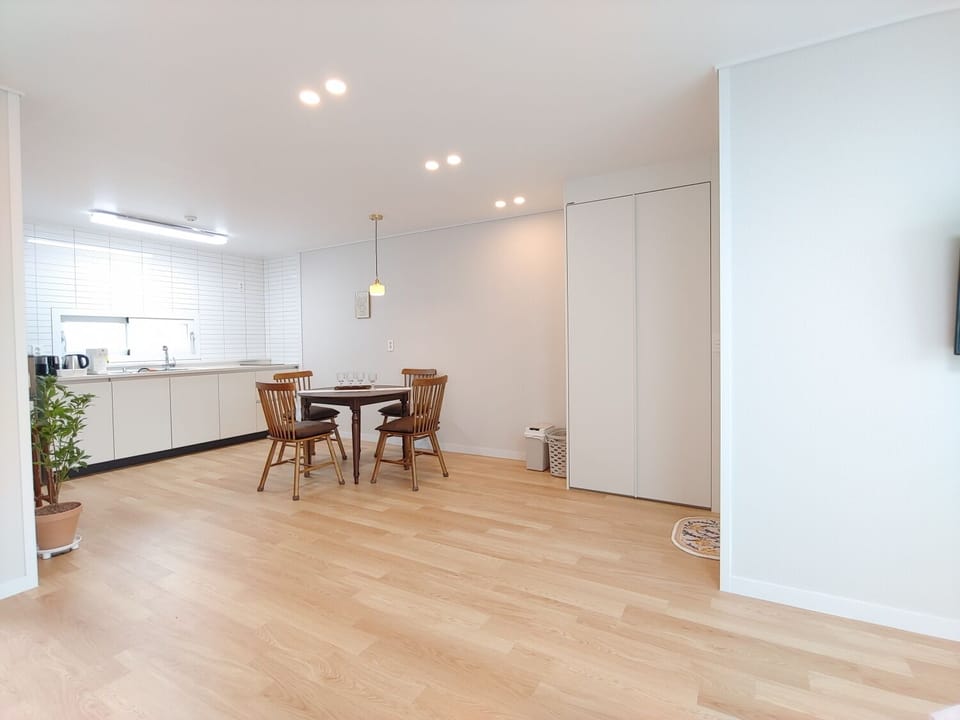 15PY Suite | Free WiFi