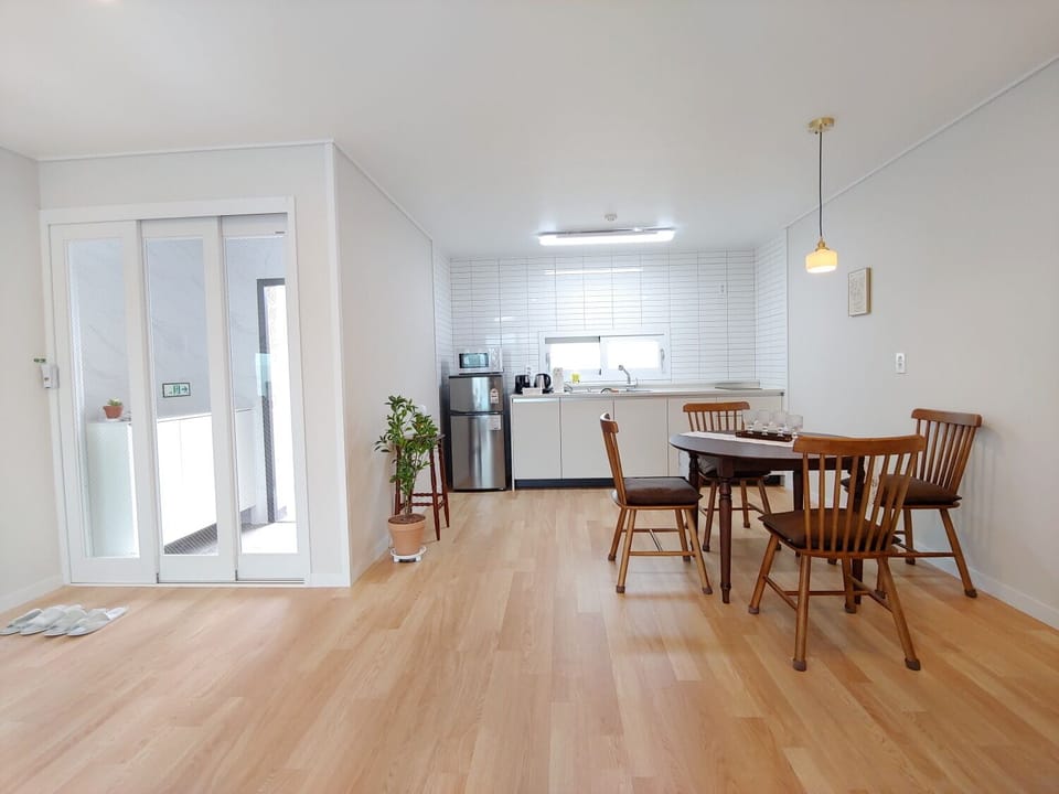 15PY Suite | Free WiFi