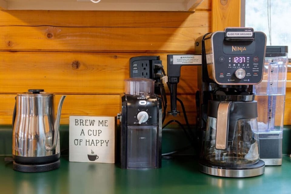 Everything you need to make a great cup or pot of coffee. Pods or ground.