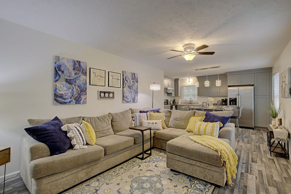 Comfortable & Cozy Sectional 
