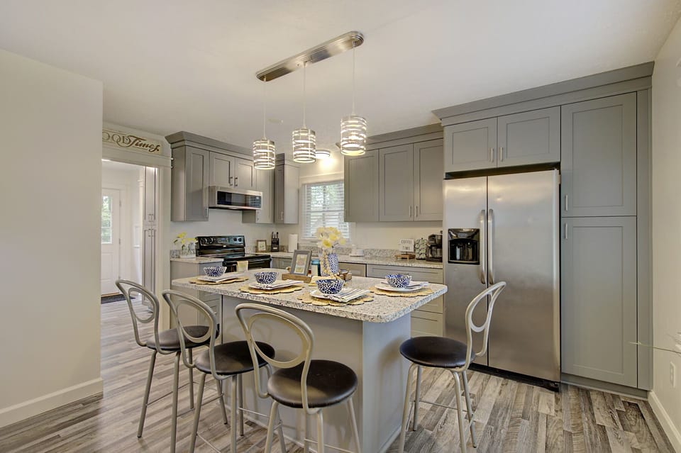 Eat in kitchen with new granite counters