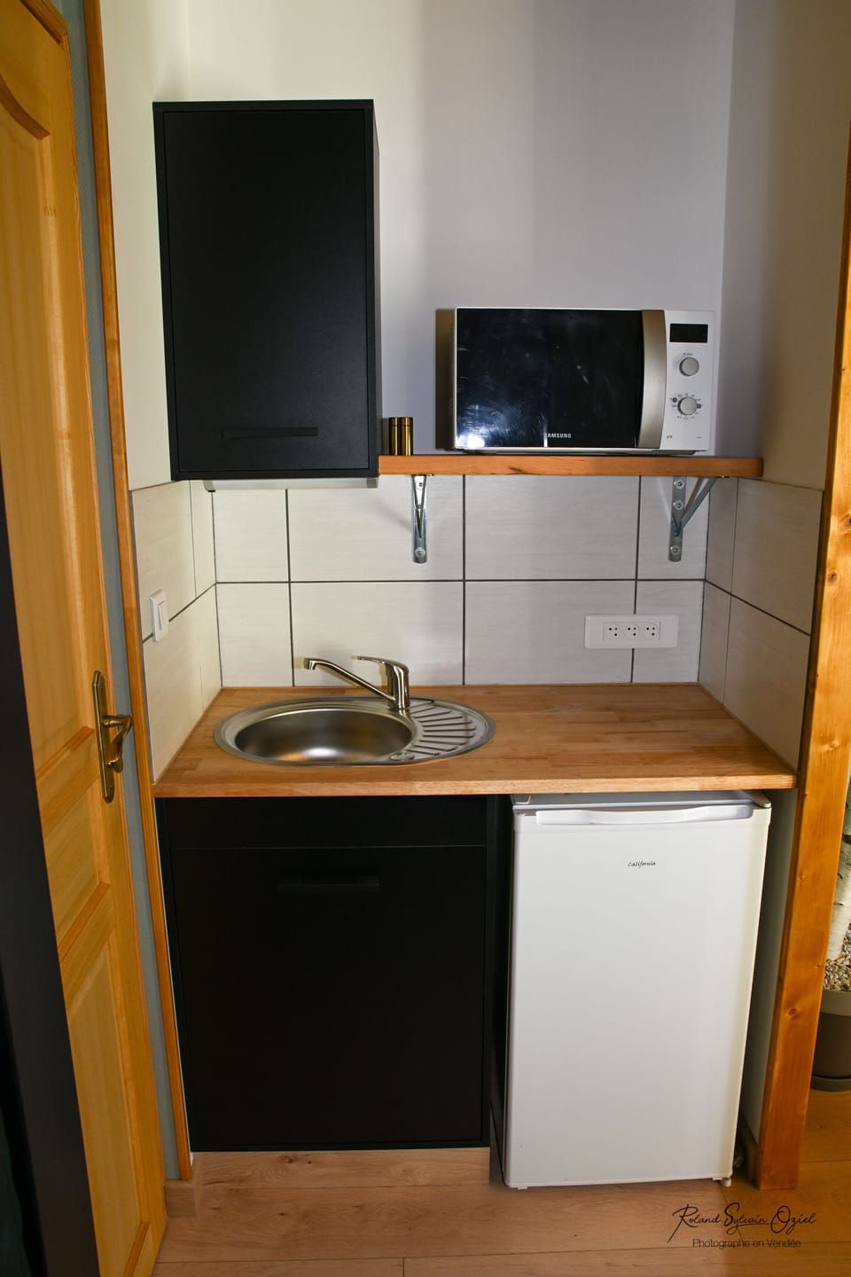 Fridge, microwave, coffee/tea maker, electric kettle