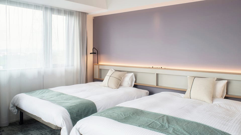 Junior Suite Non Smoking | Down comforters, in-room safe, desk, laptop workspace
