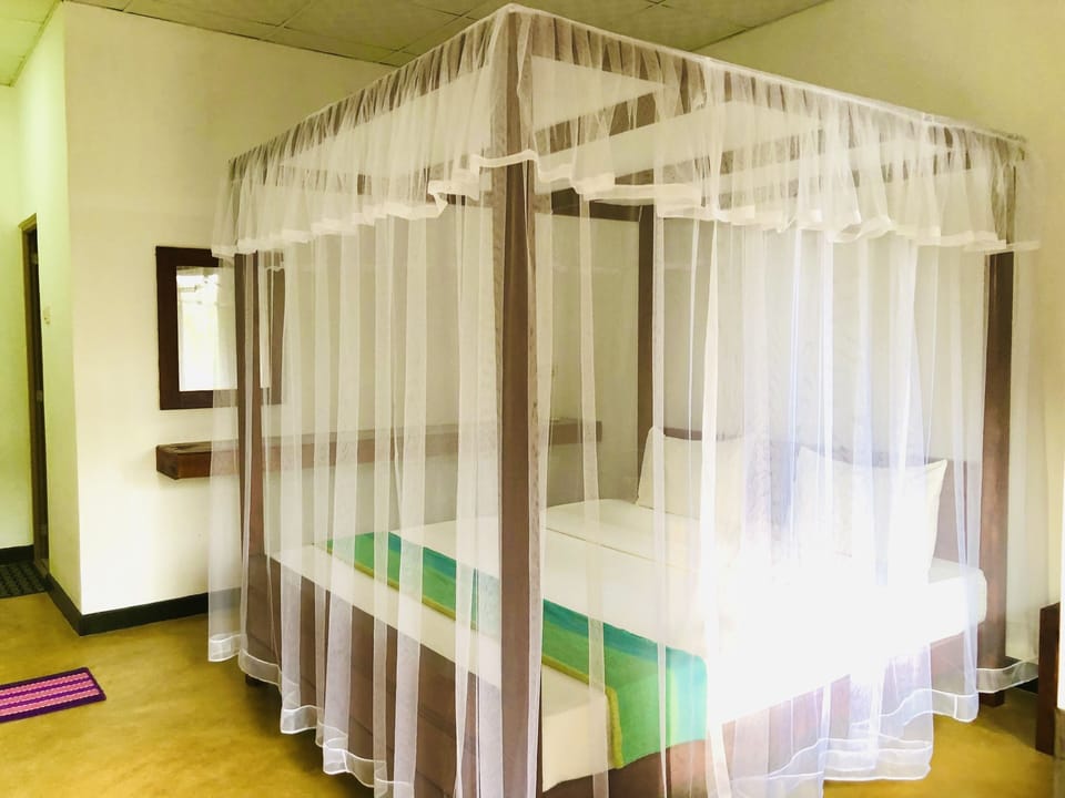 Deluxe Cottage, 1 Bedroom, Non Smoking, Lake View | Living area