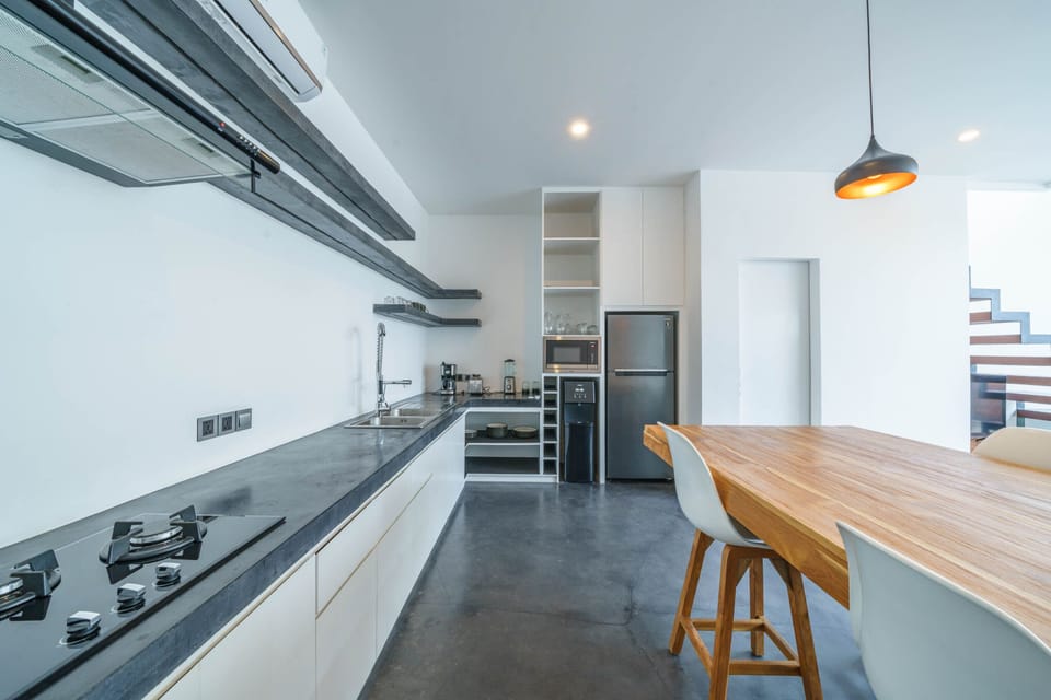 Superior Villa | Private kitchen | Fridge, microwave, stovetop, cookware/dishes/utensils