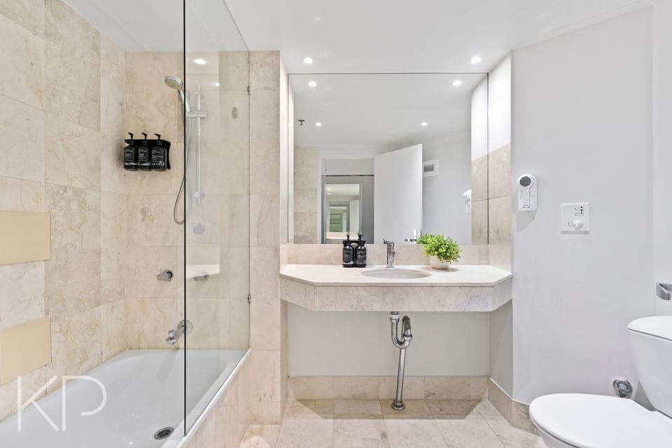 Hotel Apartments on 22 View Avenue, Surfers Paradise Hotel in Surfers Paradise Boulevard