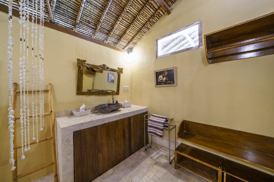 Superior Villa | Bathroom | Hair dryer, towels