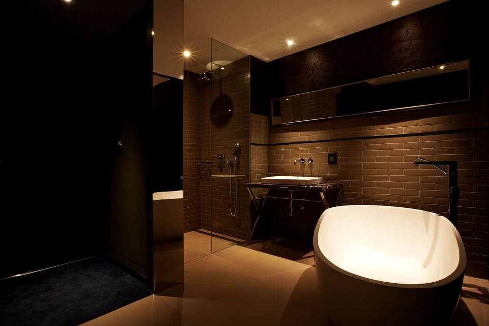 Standard Double Room | Bathroom | Separate tub and shower, free toiletries, hair dryer, bathrobes