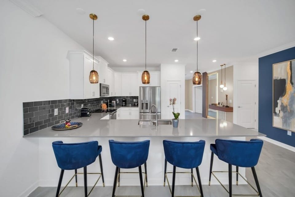 House, Multiple Bedrooms | Private kitchen | Microwave, dishwasher