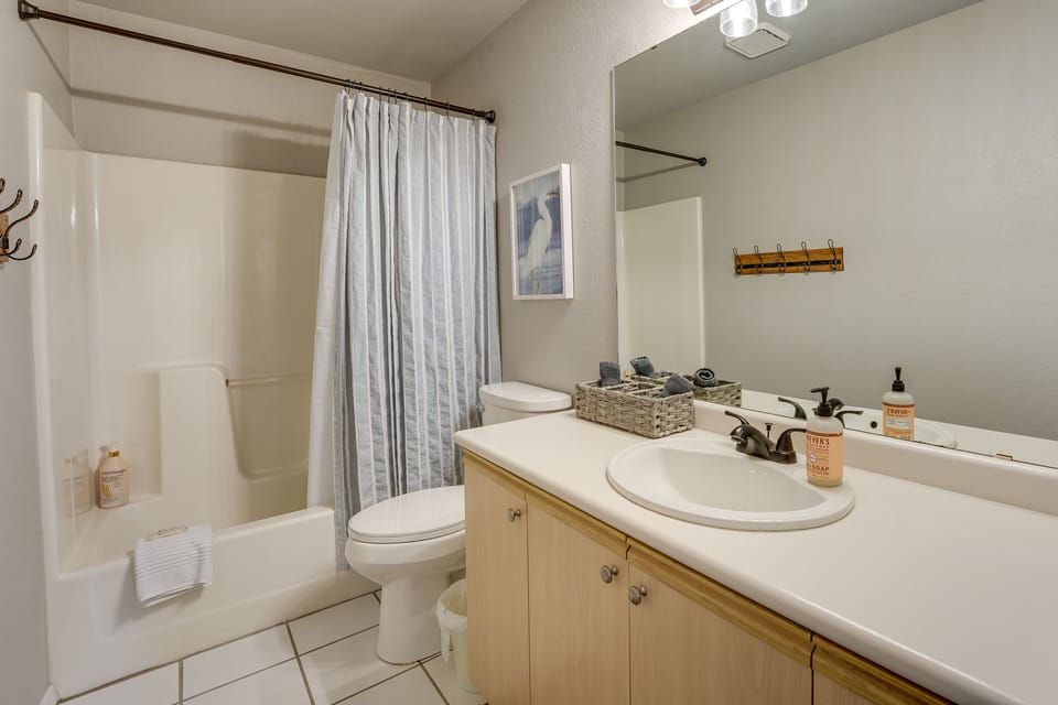 Full Bathroom | Towels Provided | Hair Dryer