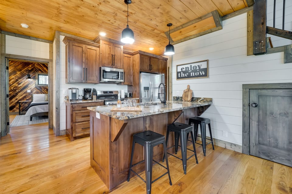 Kitchen | Breakfast Bar | Cooking Essentials