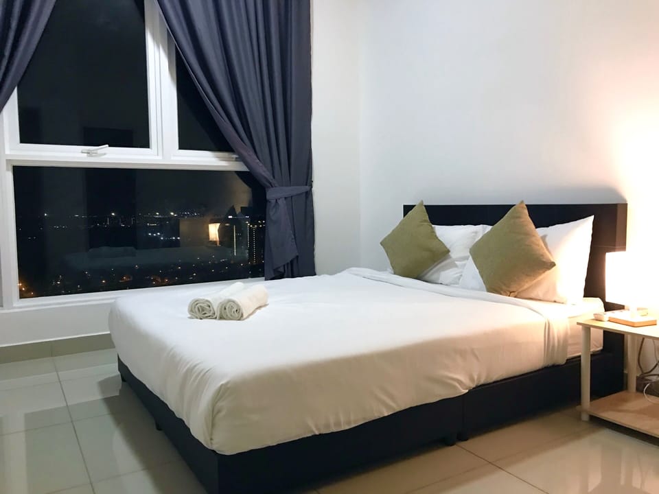 Deluxe Double Room | Desk, laptop workspace, blackout drapes, iron/ironing board