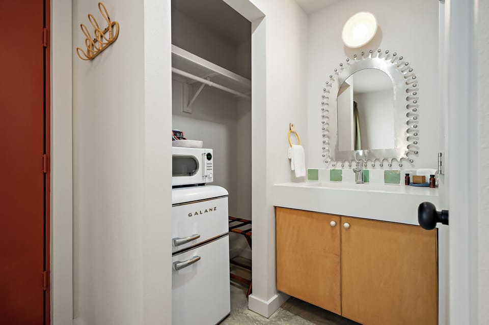 Standard Room | Mini-refrigerator