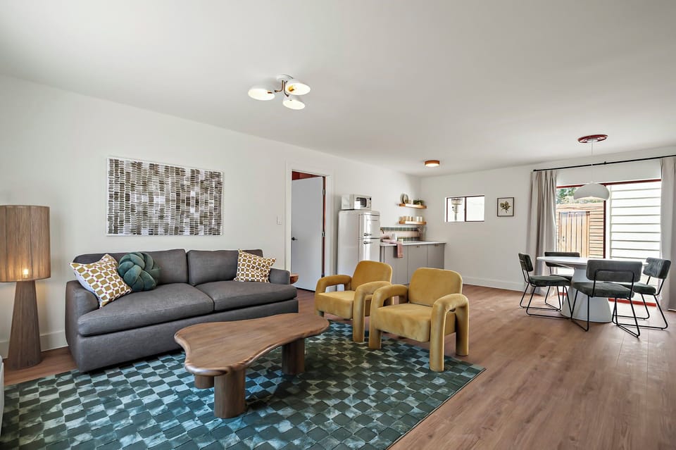 Deluxe Studio Suite | Living area | 32-inch Smart TV with digital channels, Netflix, Hulu