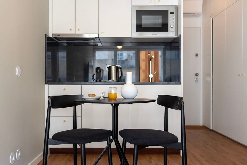 Seating area to enjoy your lovely homemade meals #practical #airbnbporto