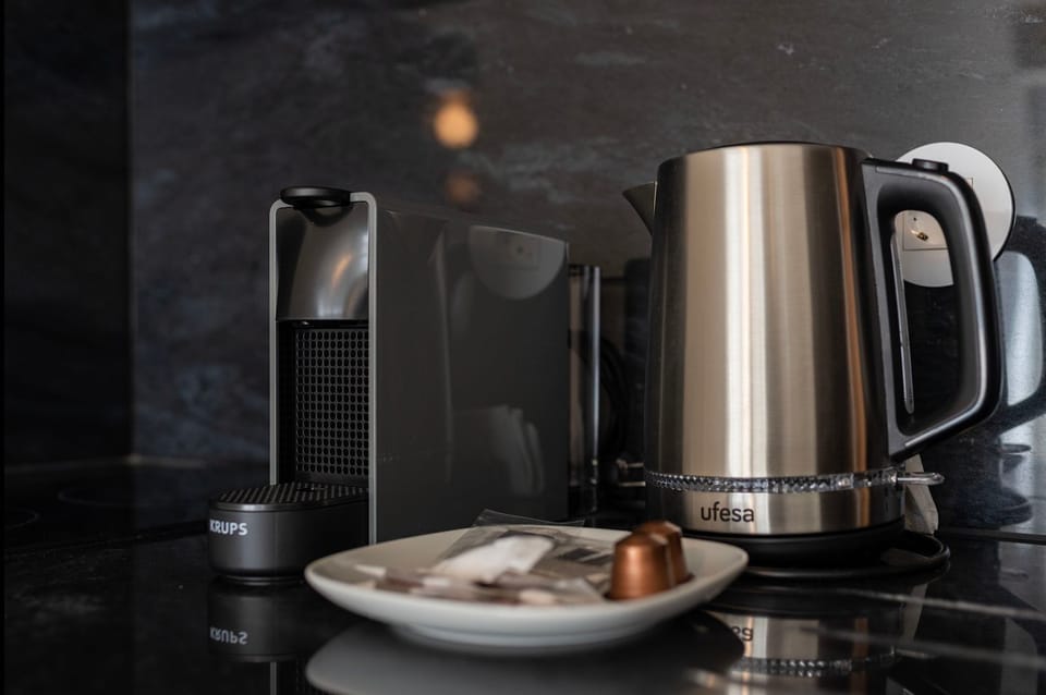 Our kitchenette counts with high quality appliances like a microwave, refrigerator, dishwasher, washing machine, toaster and coffee maker #practical #airbnbporto