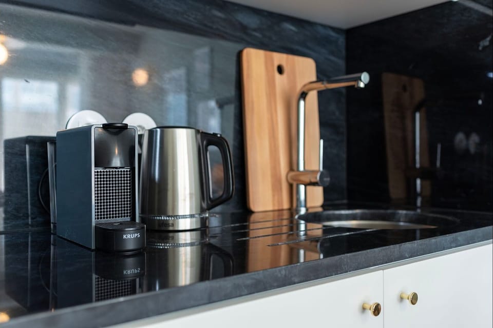 Our kitchenette counts with high quality appliances like a microwave, refrigerator, dishwasher, washing machine, toaster and coffee maker #practical #airbnbporto