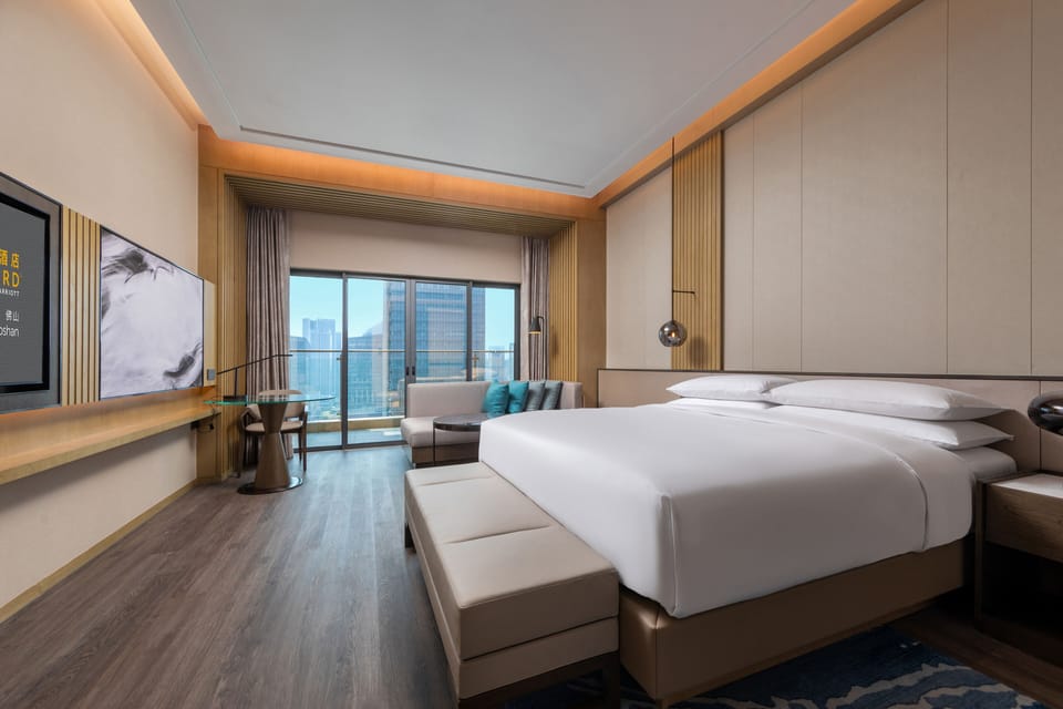 Down comforters, minibar, in-room safe, desk