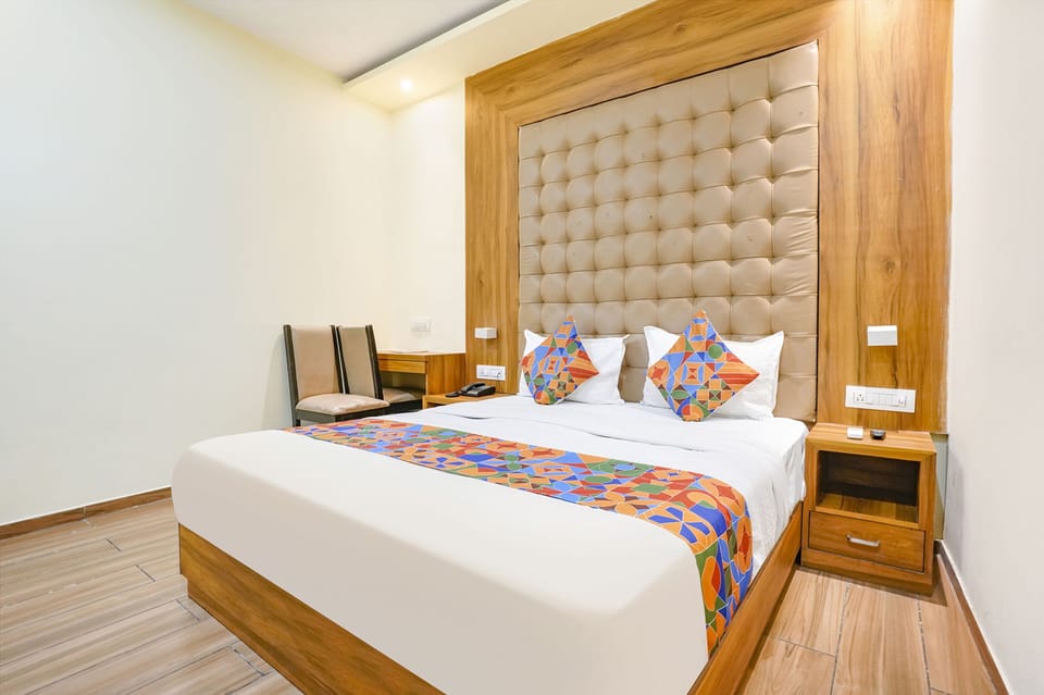Deluxe Room | Egyptian cotton sheets, premium bedding, in-room safe, desk