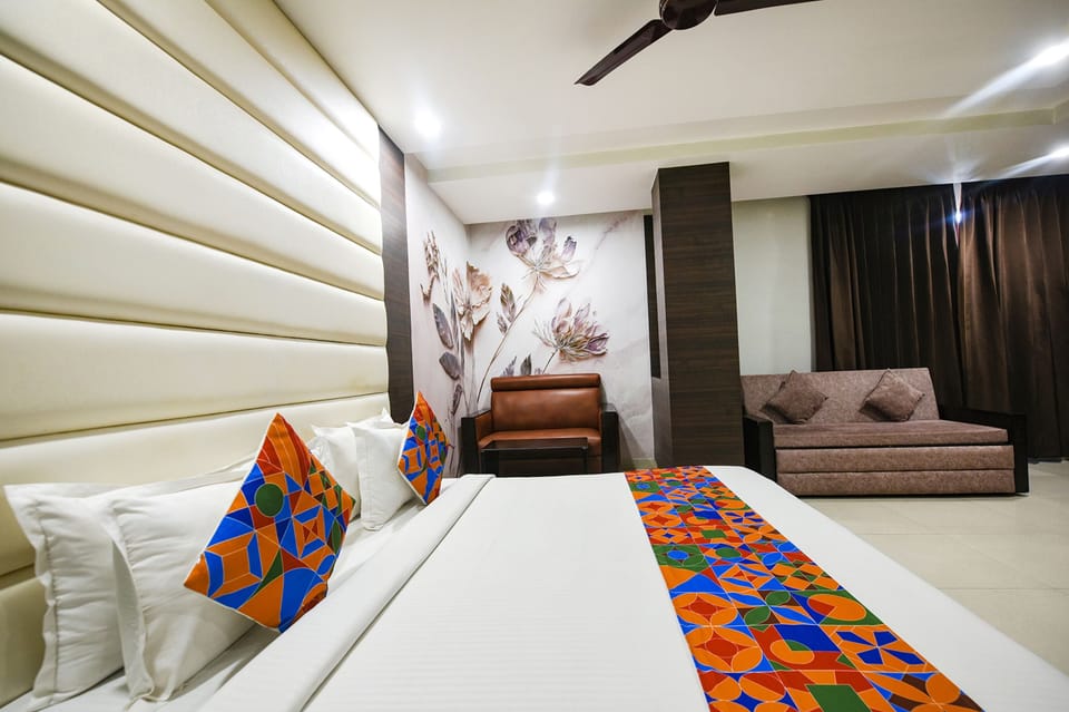 Egyptian cotton sheets, premium bedding, in-room safe, free WiFi