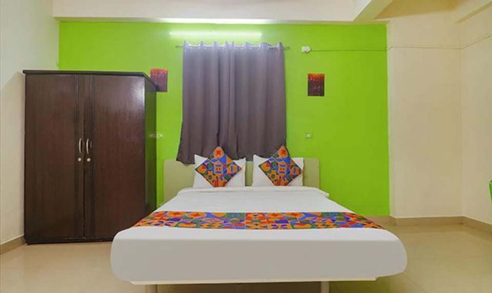 Egyptian cotton sheets, premium bedding, in-room safe, free WiFi