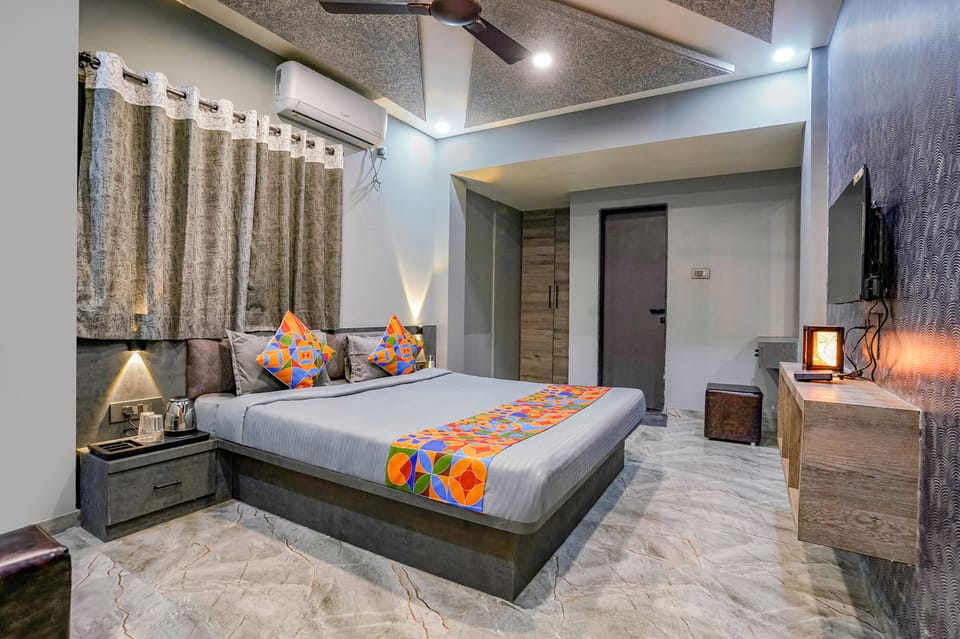 Egyptian cotton sheets, premium bedding, free WiFi, bed sheets