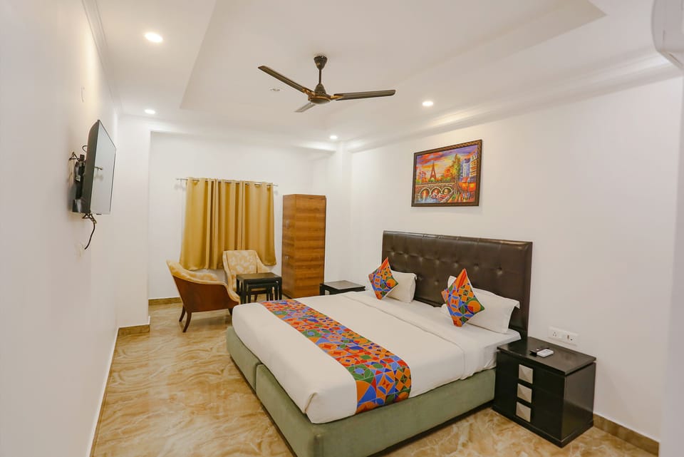 Deluxe Room | Egyptian cotton sheets, premium bedding, in-room safe, desk