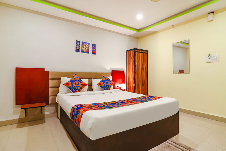 Deluxe Room | Egyptian cotton sheets, premium bedding, in-room safe, desk