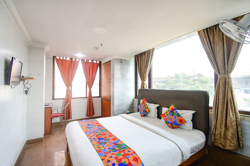Deluxe Room | Egyptian cotton sheets, premium bedding, in-room safe, desk
