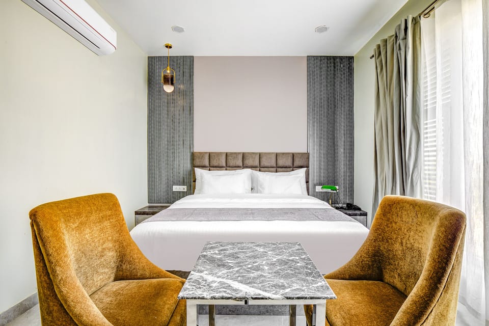 Deluxe Room | Egyptian cotton sheets, premium bedding, in-room safe, WiFi (free)