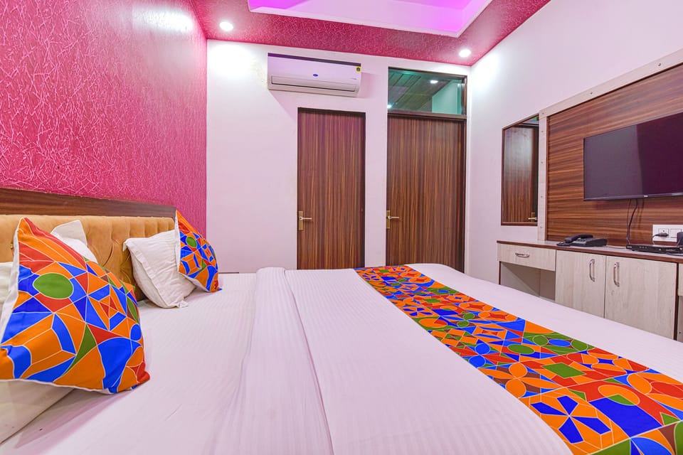 Egyptian cotton sheets, premium bedding, in-room safe, free WiFi