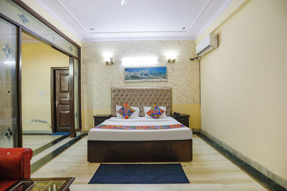 Egyptian cotton sheets, premium bedding, in-room safe, soundproofing