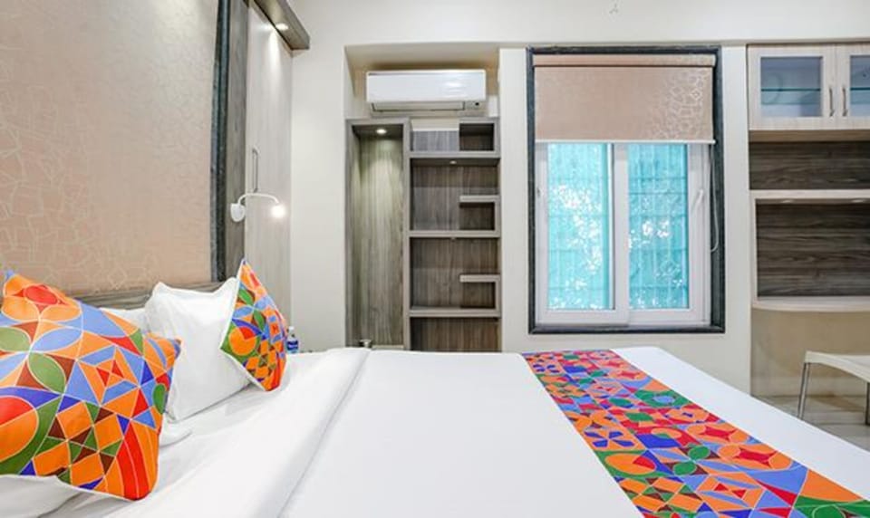 Egyptian cotton sheets, premium bedding, in-room safe, free WiFi