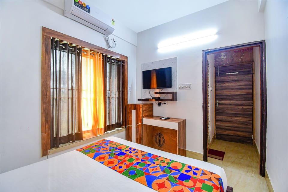 Egyptian cotton sheets, premium bedding, in-room safe, WiFi (free)