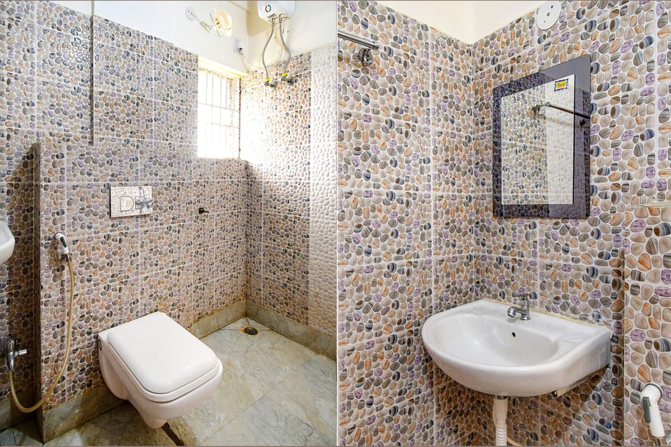 Shower, rainfall showerhead, free toiletries, towels