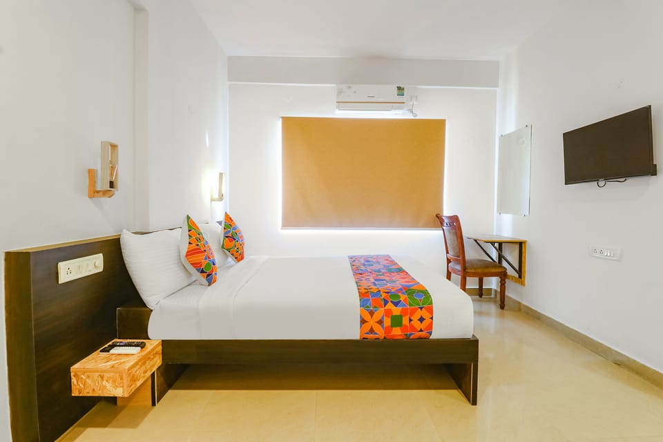 Egyptian cotton sheets, premium bedding, in-room safe, WiFi (free)