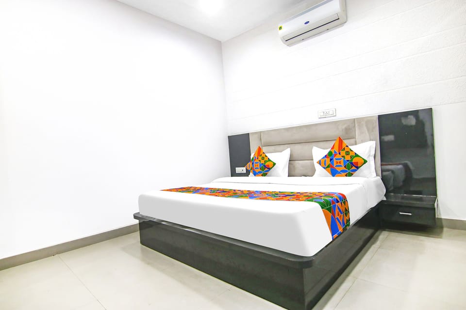 Deluxe Room | Egyptian cotton sheets, premium bedding, in-room safe, free WiFi