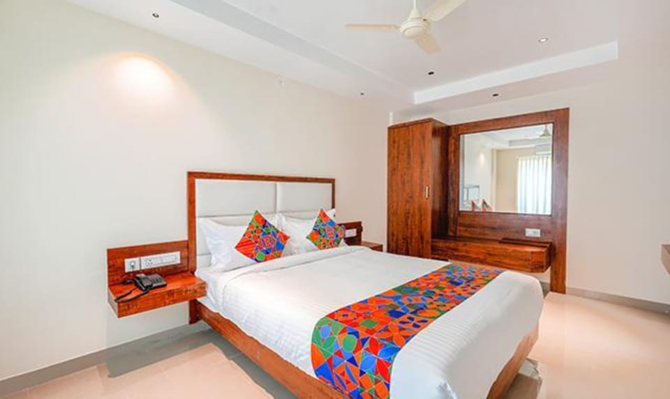 Deluxe Room | Egyptian cotton sheets, premium bedding, in-room safe, WiFi (free)