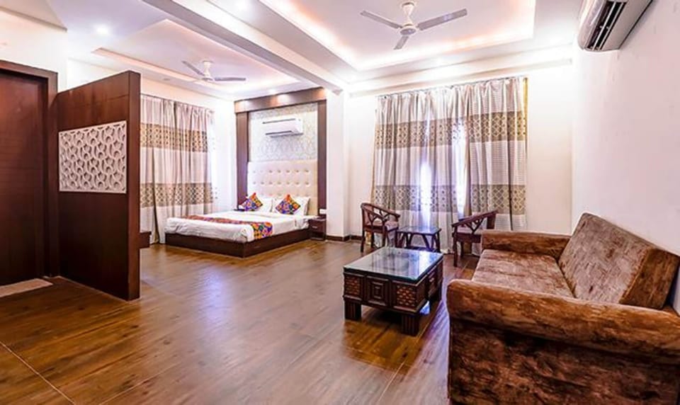 Egyptian cotton sheets, premium bedding, in-room safe, WiFi (free)