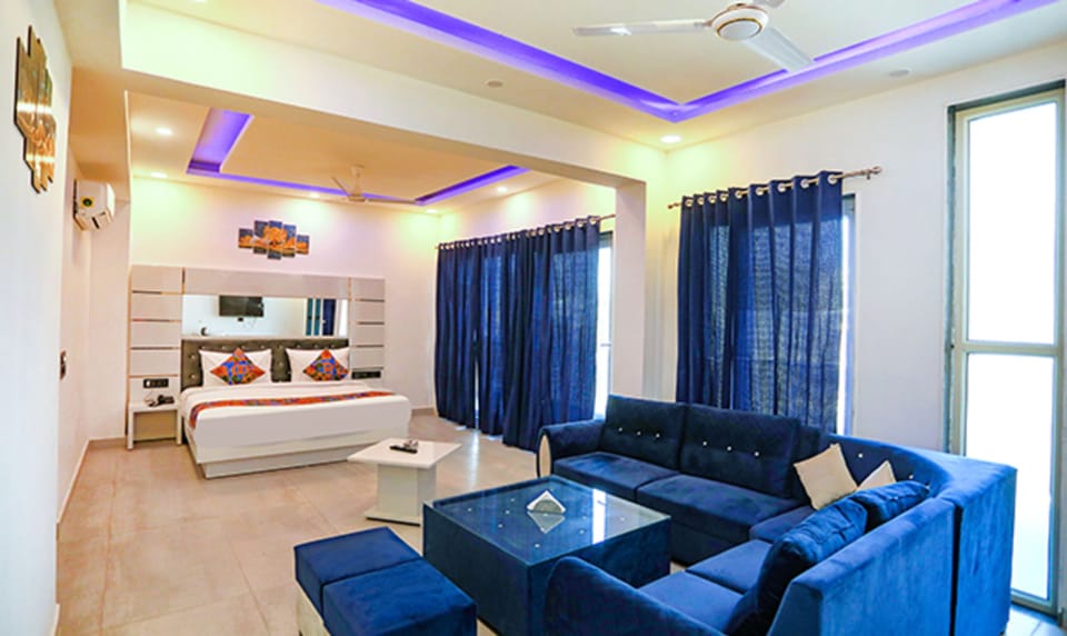 Egyptian cotton sheets, premium bedding, in-room safe, free WiFi
