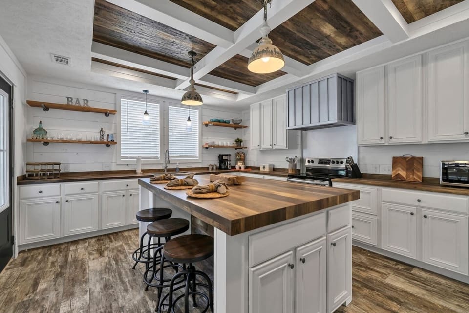 Gourmet kitchen with modern amenities. Cook up a feast after a day riding down 30A. Kitchen is complete with all needed cooking essentials. This kitchen is made for a everday chef and is easy and spacious to cook in.  Destin, Santa Rosa, 30A