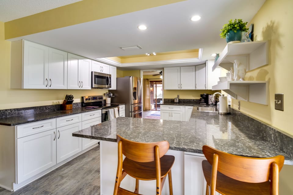 Kitchen | Equipped w/ Cooking Basics