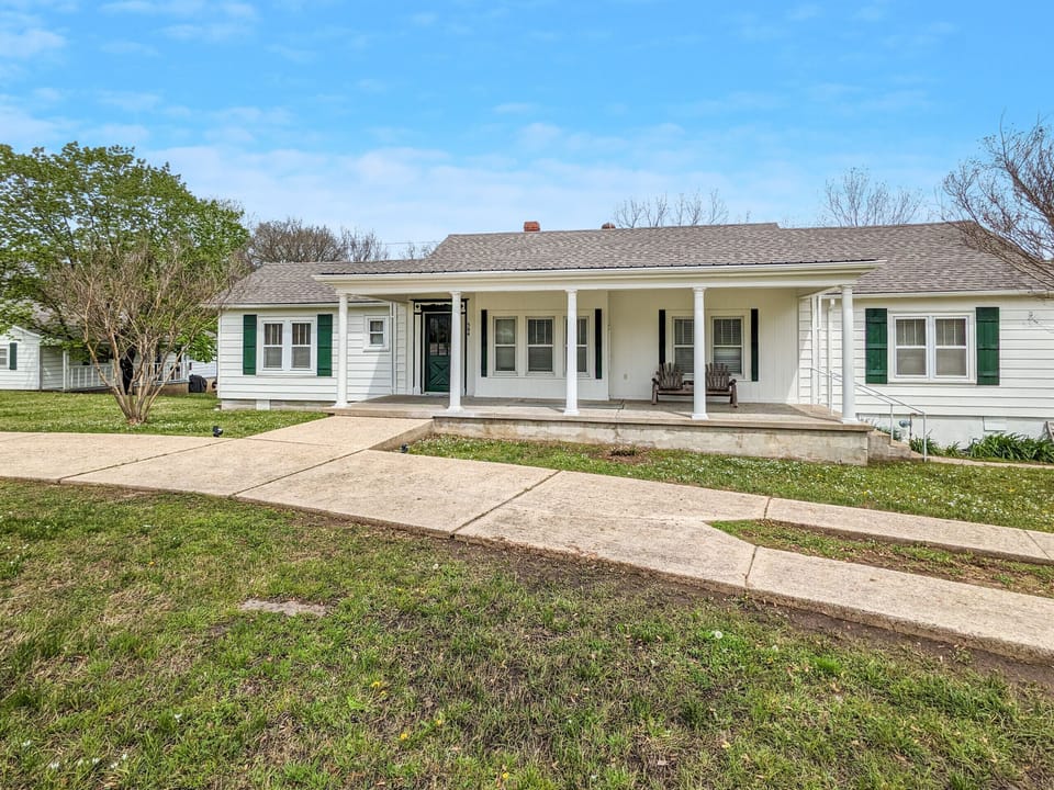 Street view of The Homestead on Main in Mountain View, Arkansas