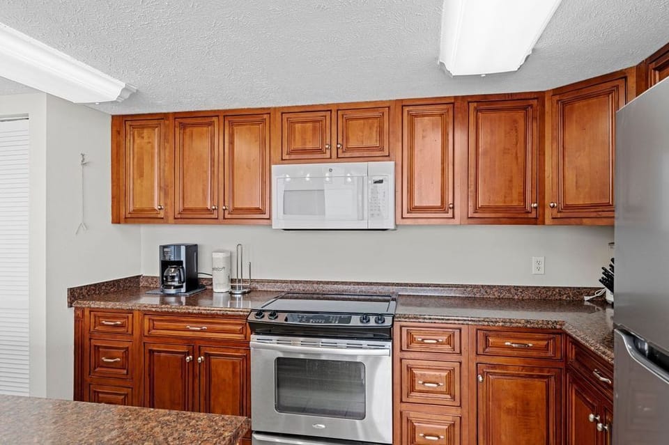 Fully equipped kitchen with all appliances