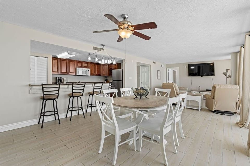 Large dining room perfect for family dinners with a stunning gulf view