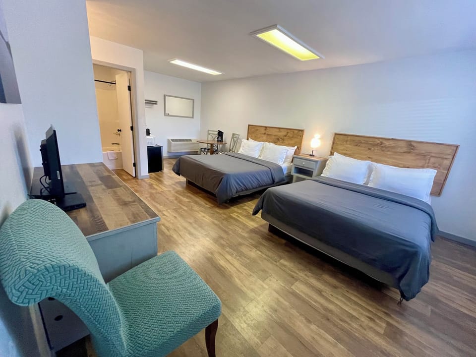 Classic Room, 2 Queen Beds | Free WiFi, bed sheets